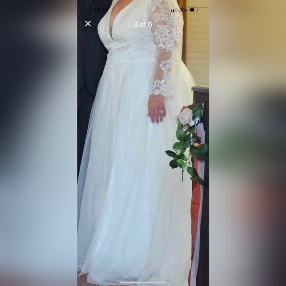 Laura Beth Wedding Dress - Picture 3 of 10